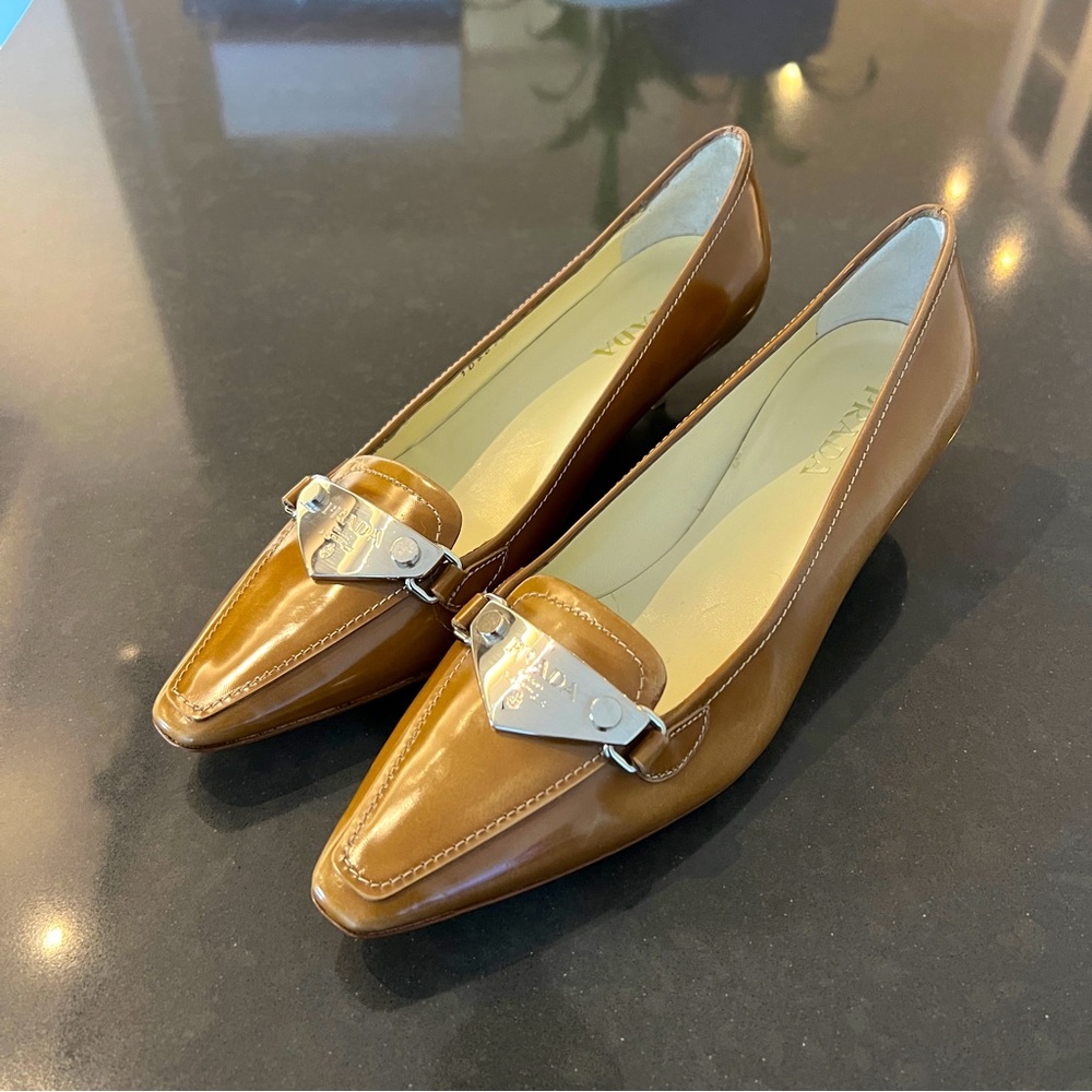 PRADA Y2K Patent Leather Cognac Colour Kitten Heel Logo Pump